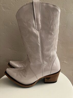 Emma Jane Lane Cowboy boots. Brand new never worn!!! SIZE 7.5
